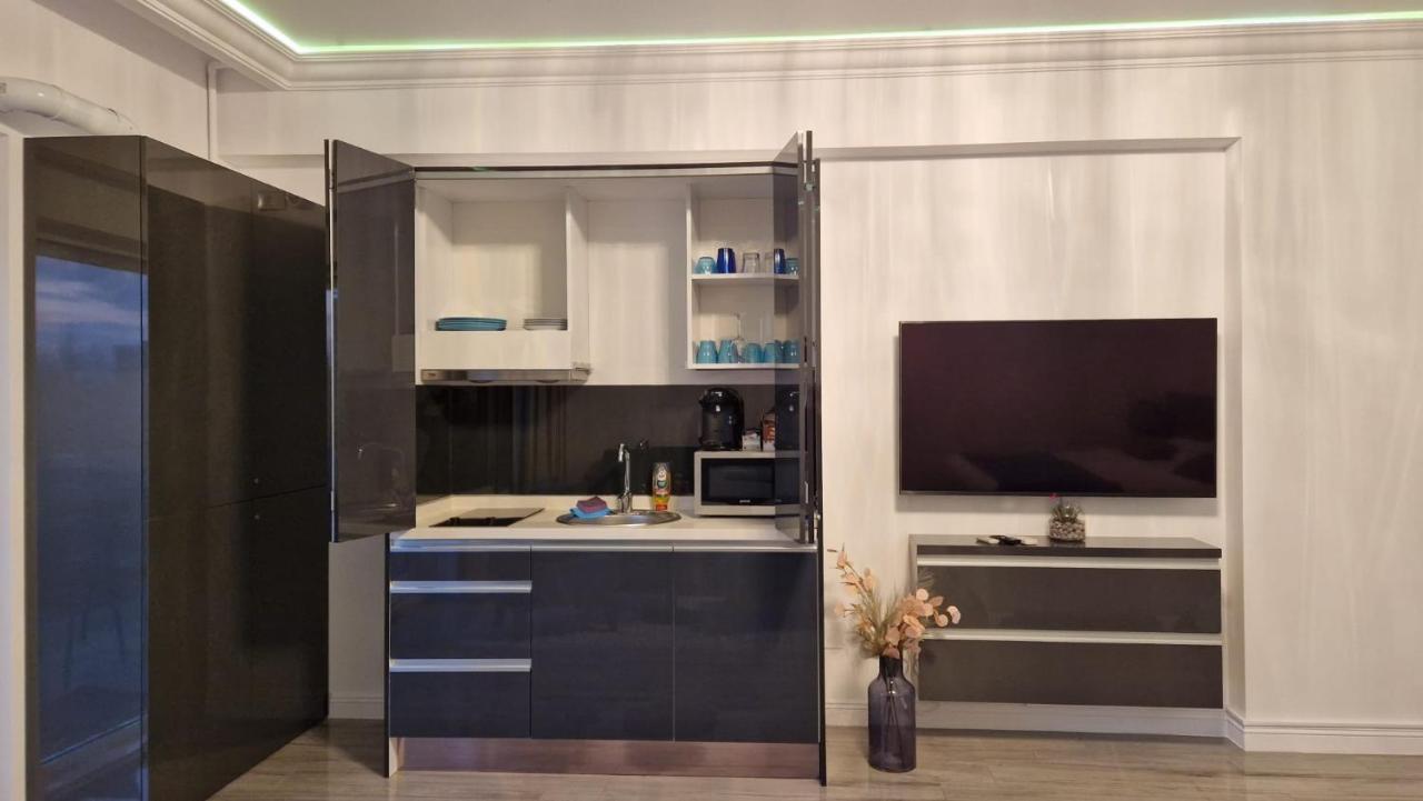 White Tower - Private Studio 106 Mamaia Exteriör bild